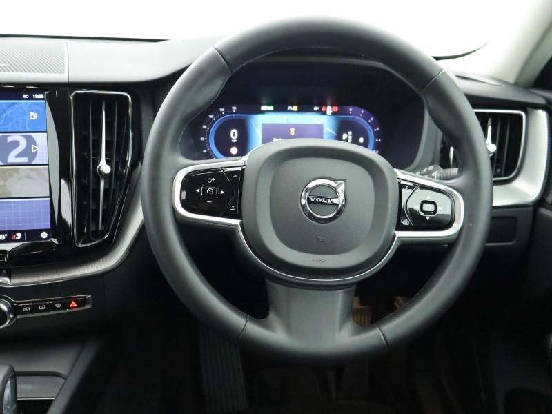 2022 (22) VOLVO XC60 2.0 B5P Plus Dark 5dr AWD Geartronic 4904243