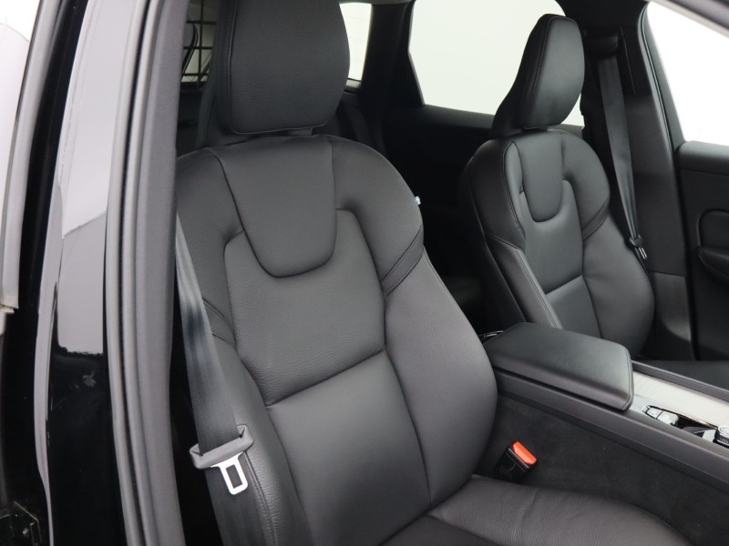 2022 (22) VOLVO XC60 2.0 B5P Plus Dark 5dr AWD Geartronic 4941549