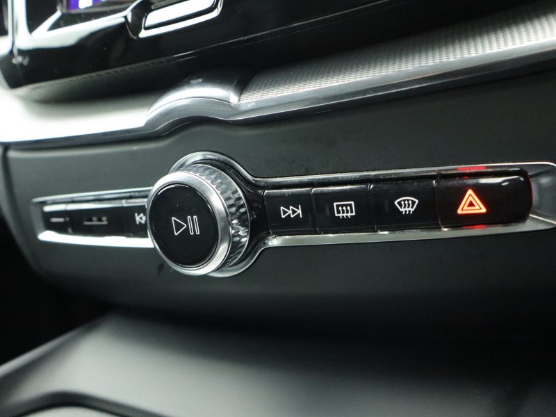 2022 (22) VOLVO XC60 2.0 B5P Plus Dark 5dr AWD Geartronic 4904253