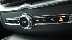 2022 (22) VOLVO XC60 2.0 B5P Plus Dark 5dr AWD Geartronic 4904253