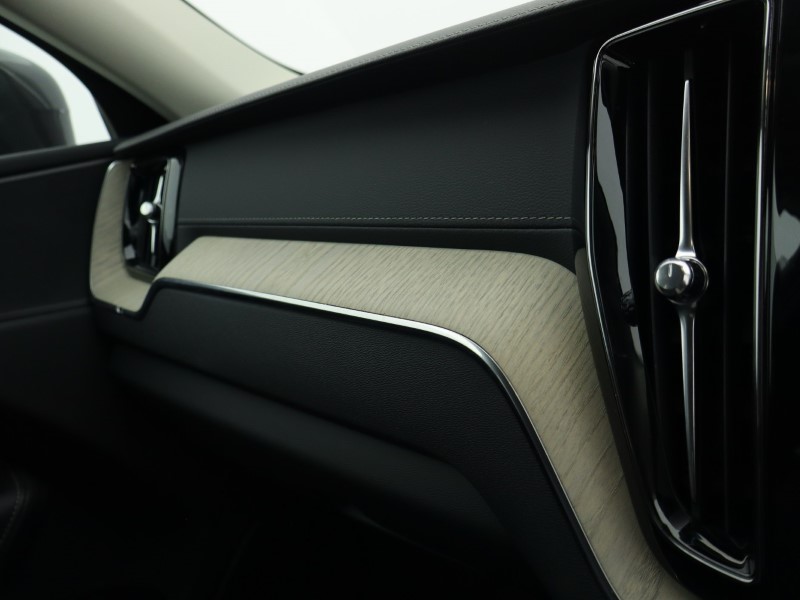 2022 (22) VOLVO XC60 2.0 B5P Inscription 5dr AWD Geartronic 4911891