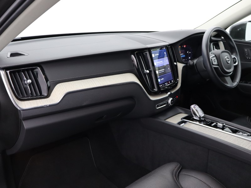 2022 (22) VOLVO XC60 2.0 B5P Inscription 5dr AWD Geartronic 4911867