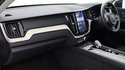 2022 (22) VOLVO XC60 2.0 B5P Inscription 5dr AWD Geartronic 4911867