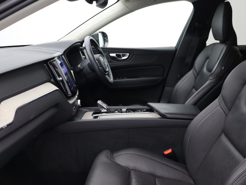 2022 (22) VOLVO XC60 2.0 B5P Inscription 5dr AWD Geartronic 4911865