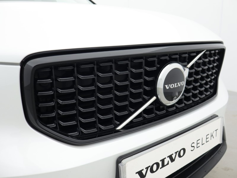 2023 (73) VOLVO XC40 2.0 B3P Ultimate Dark 5dr Auto 4906734