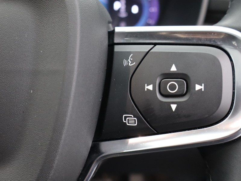 2023 (73) VOLVO XC40 2.0 B3P Ultimate Dark 5dr Auto 4906774