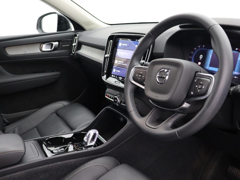 2023 (73) VOLVO XC40 2.0 B3P Ultimate Dark 5dr Auto 4906760