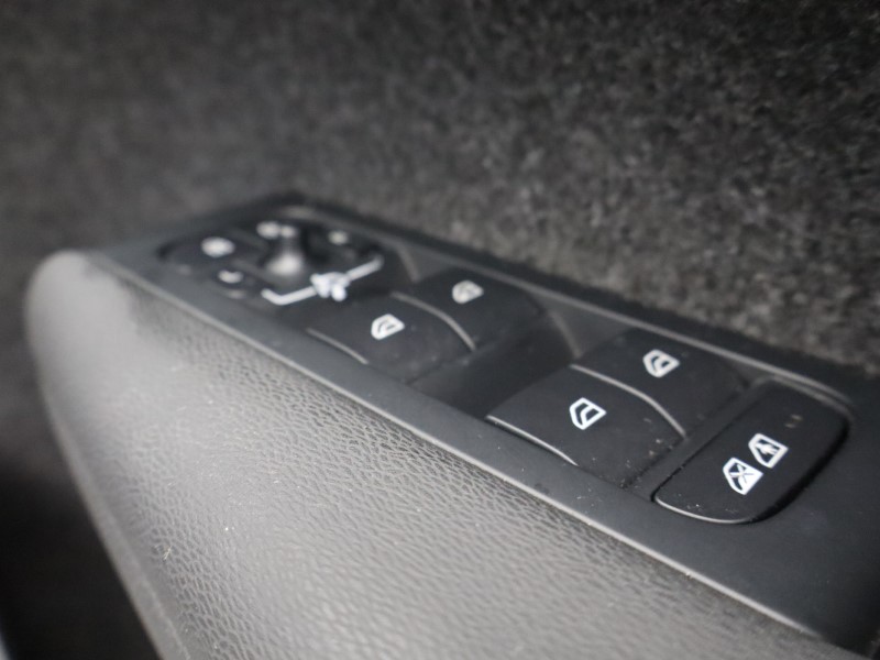 2023 (73) VOLVO XC40 2.0 B3P Ultimate Dark 5dr Auto 4906754