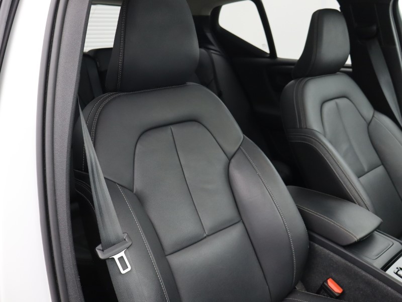 2023 (73) VOLVO XC40 2.0 B3P Ultimate Dark 5dr Auto 4906759