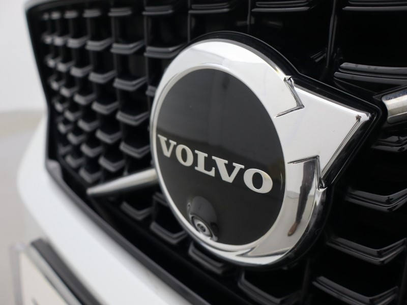 2023 (73) VOLVO XC40 2.0 B3P Ultimate Dark 5dr Auto 4906790