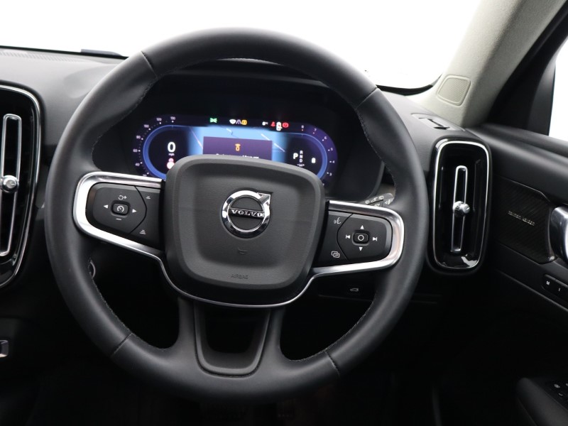 2023 (73) VOLVO XC40 2.0 B3P Ultimate Dark 5dr Auto 4906772