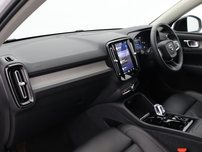 2023 (73) VOLVO XC40 2.0 B3P Ultimate Dark 5dr Auto 4906764