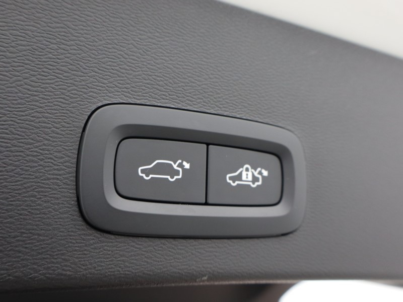 2023 (73) VOLVO XC40 2.0 B3P Ultimate Dark 5dr Auto 4906748