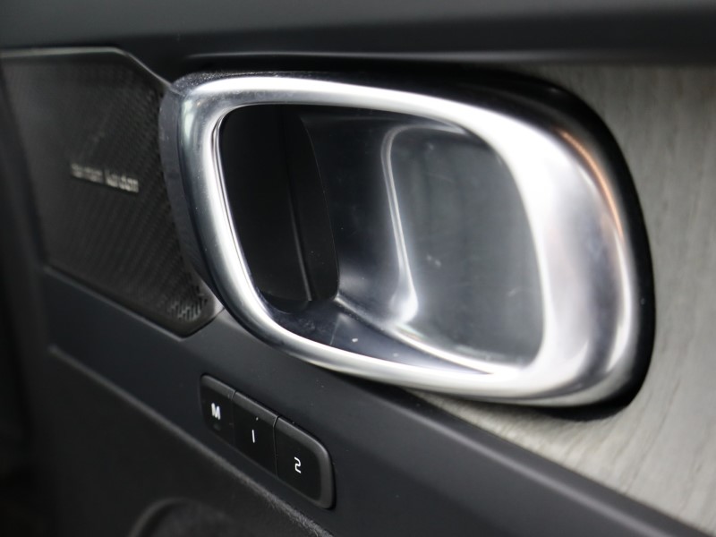 2023 (73) VOLVO XC40 2.0 B3P Ultimate Dark 5dr Auto 4906755