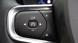 2023 (73) VOLVO XC40 2.0 B3P Ultimate Dark 5dr Auto 4906773