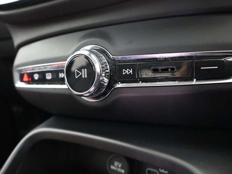 2023 (73) VOLVO XC40 2.0 B3P Ultimate Dark 5dr Auto 4906783