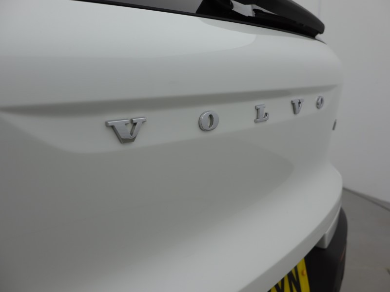 2023 (73) VOLVO XC40 2.0 B3P Ultimate Dark 5dr Auto 4906741