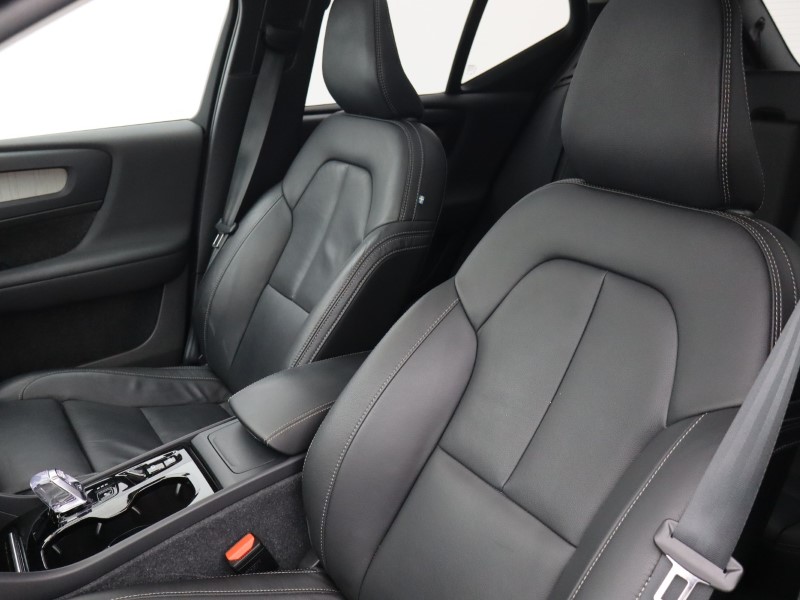 2023 (73) VOLVO XC40 2.0 B3P Ultimate Dark 5dr Auto 4906763