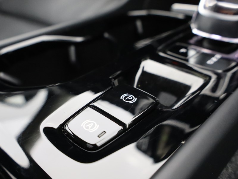 2023 (73) VOLVO XC40 2.0 B3P Ultimate Dark 5dr Auto 4906785