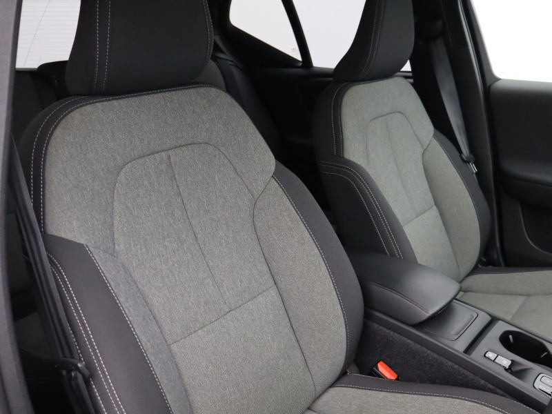 2024 (74) VOLVO XC40 2.0 B3P Core 5dr Auto 4890124