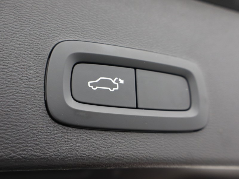 2024 (74) VOLVO XC40 2.0 B3P Core 5dr Auto 4890157