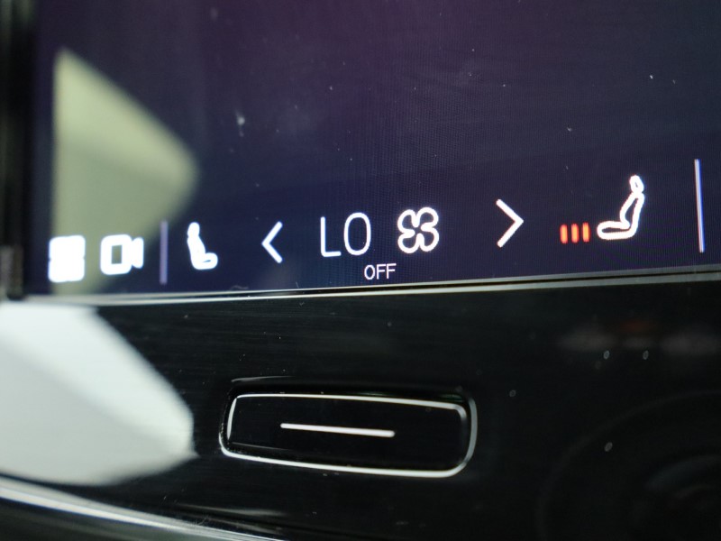 2024 (74) VOLVO XC40 2.0 B3P Core 5dr Auto 4890144