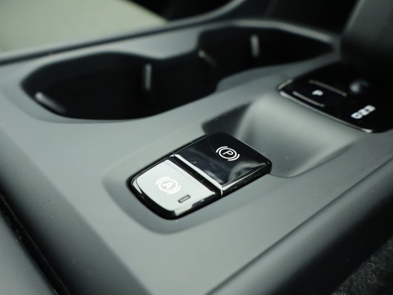 2024 (74) VOLVO XC40 2.0 B3P Core 5dr Auto 4890145