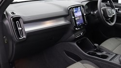 2024 (74) VOLVO XC40 2.0 B3P Core 5dr Auto 4890127