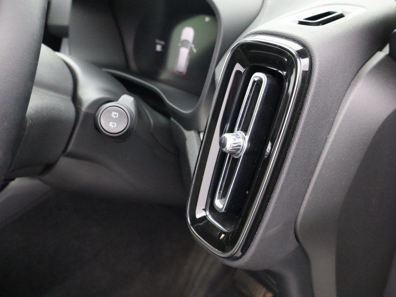 2024 (74) VOLVO XC40 2.0 B3P Core 5dr Auto 4890121