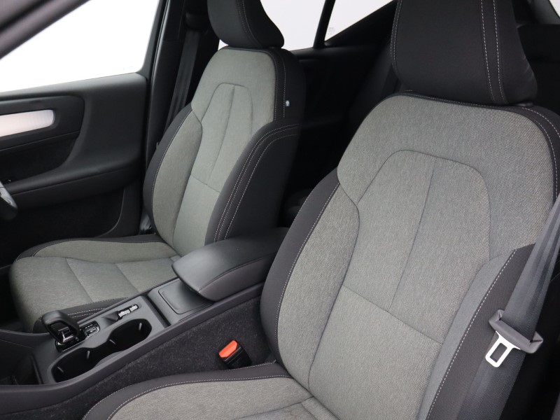 2024 (74) VOLVO XC40 2.0 B3P Core 5dr Auto 4890126