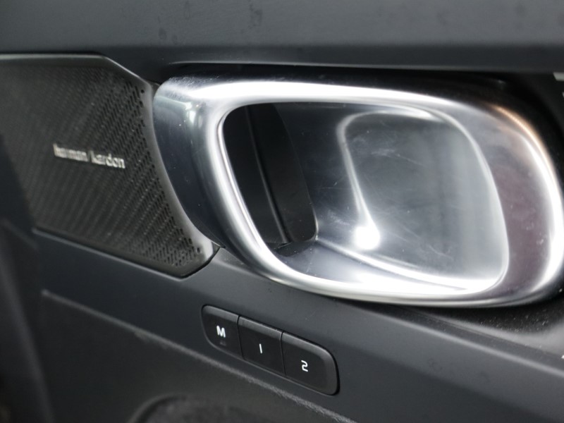 2023 (73) VOLVO XC40 2.0 B4P Ultimate Dark 5dr Auto 4933014