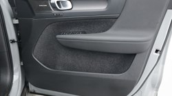 2023 (73) VOLVO XC40 2.0 B4P Ultimate Dark 5dr Auto 4933011