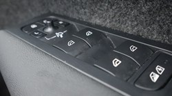 2023 (73) VOLVO XC40 2.0 B4P Ultimate Dark 5dr Auto 4933013