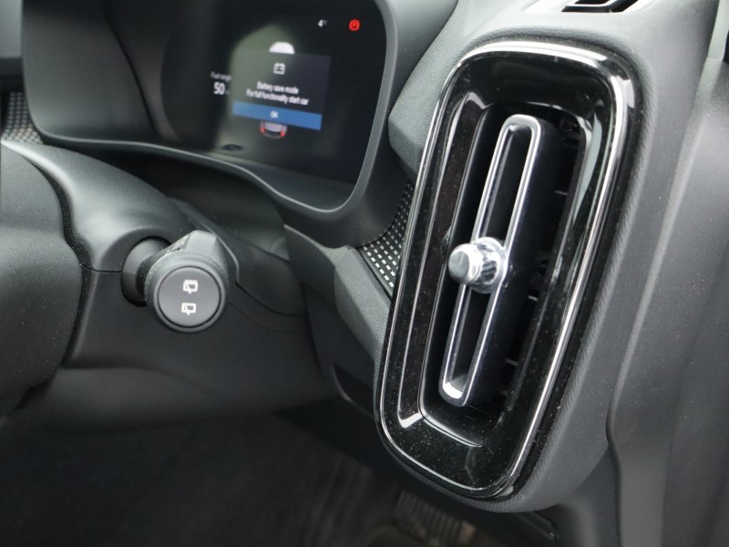 2023 (73) VOLVO XC40 2.0 B4P Ultimate Dark 5dr Auto 4933016