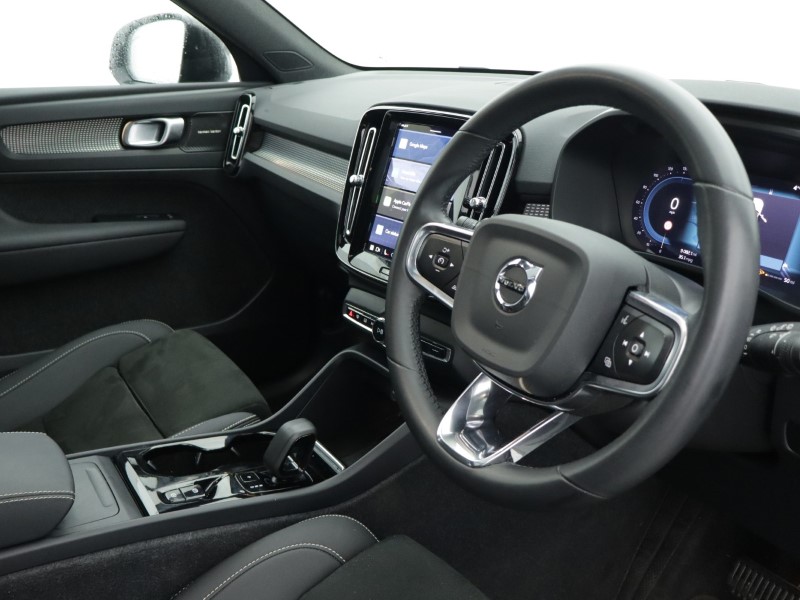 2023 (73) VOLVO XC40 2.0 B4P Ultimate Dark 5dr Auto 4933017