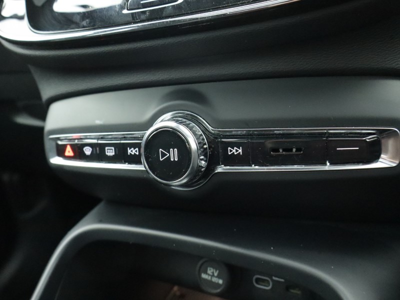 2023 (73) VOLVO XC40 2.0 B4P Ultimate Dark 5dr Auto 4933039