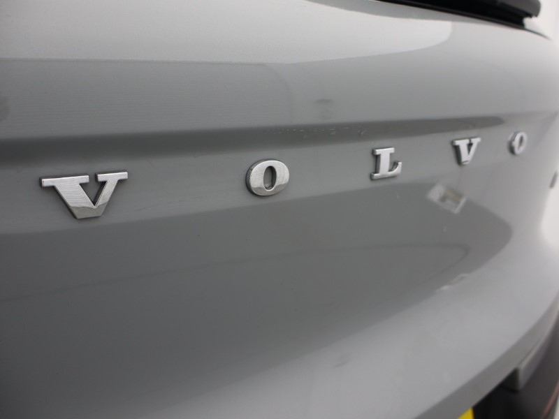 2023 (73) VOLVO XC40 2.0 B4P Ultimate Dark 5dr Auto 4933002