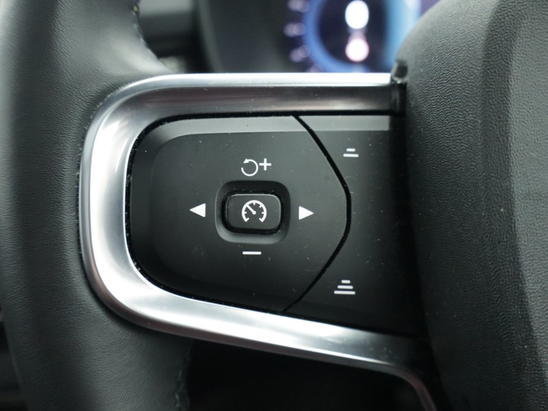 2023 (73) VOLVO XC40 2.0 B4P Ultimate Dark 5dr Auto 4933029