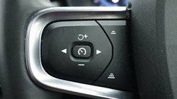 2023 (73) VOLVO XC40 2.0 B4P Ultimate Dark 5dr Auto 4933029