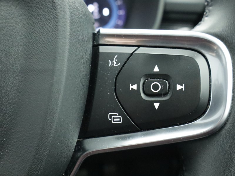 2023 (73) VOLVO XC40 2.0 B4P Ultimate Dark 5dr Auto 4933030