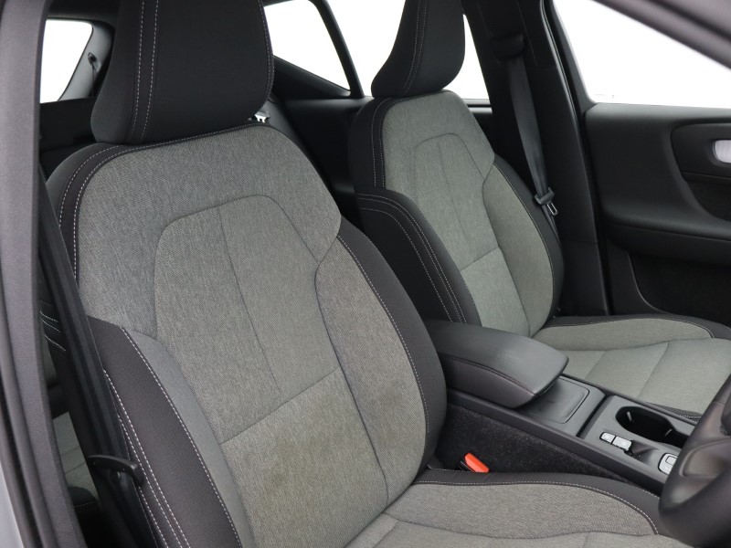 2024 (74) VOLVO XC40 2.0 B3P Core 5dr Auto 4916342