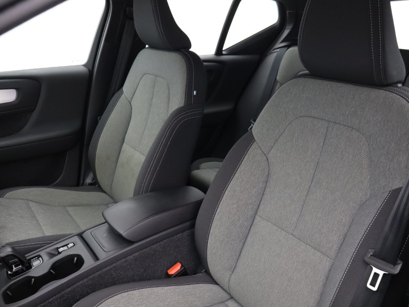 2024 (74) VOLVO XC40 2.0 B3P Core 5dr Auto 4916343