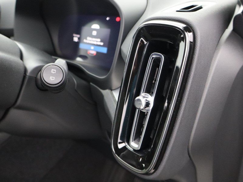 2024 (74) VOLVO XC40 2.0 B3P Core 5dr Auto 4916339