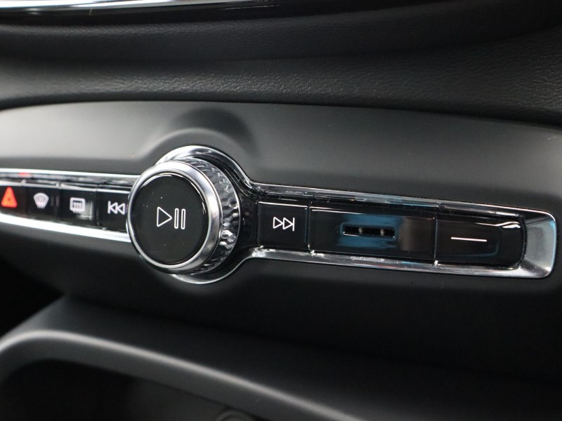 2024 (74) VOLVO XC40 2.0 B3P Core 5dr Auto 4916358