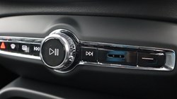 2024 (74) VOLVO XC40 2.0 B3P Core 5dr Auto 4916358