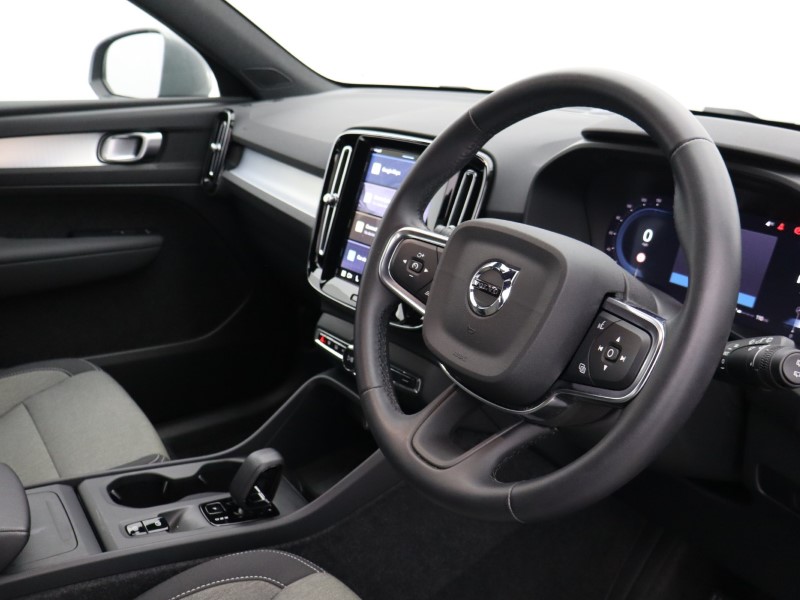2024 (74) VOLVO XC40 2.0 B3P Core 5dr Auto 4916340