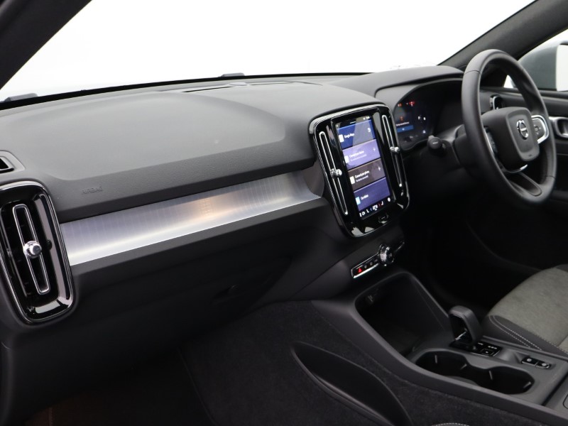 2024 (74) VOLVO XC40 2.0 B3P Core 5dr Auto 4916344