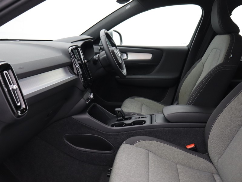 2024 (74) VOLVO XC40 2.0 B3P Core 5dr Auto 4916333