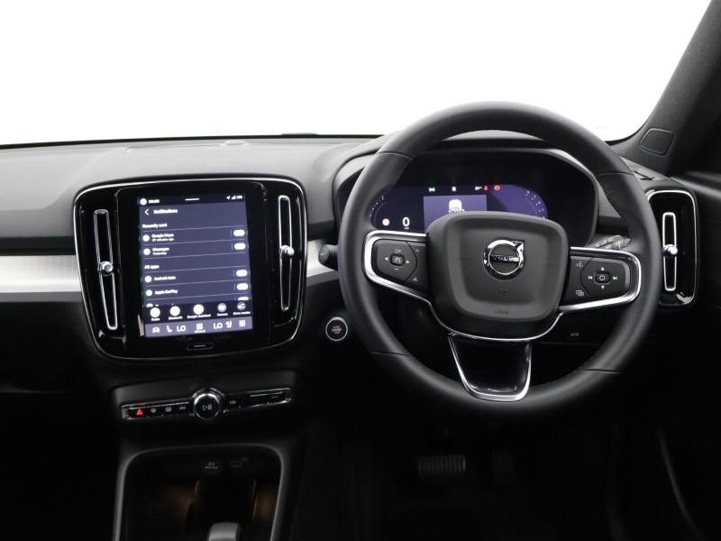 2025 (75) VOLVO XC40 2.0 B3P Plus Black Edition 5dr Auto 5635873