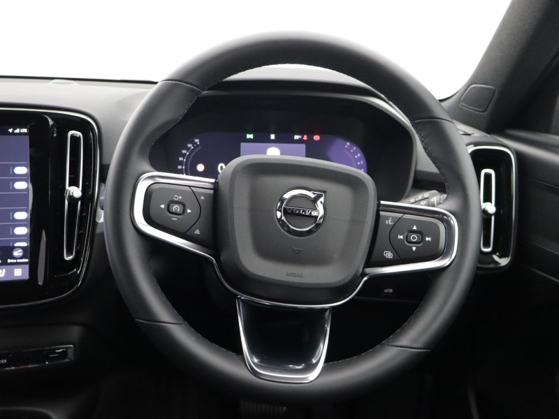 2025 (75) VOLVO XC40 2.0 B3P Plus Black Edition 5dr Auto 5635874